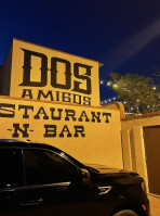 Dos Amigos outside