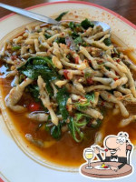 Daeng Seafood food