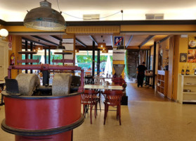 Cafeteria Milan inside