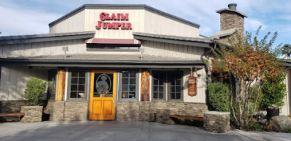 Claim Jumper Northridge outside