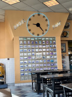 Tysons Bagel Market inside