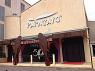 Le Papagayo outside