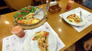 Polako Pizza Grill food