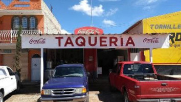 Tacos Guicho outside