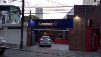 Domino's Pizza outside