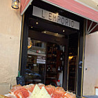 L'emporio outside