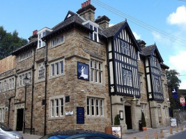 The White Hart (wetherspoon) outside