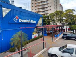 Domino's Pizza outside