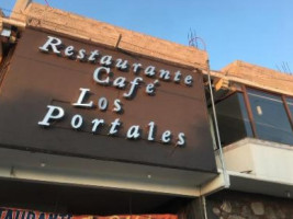 Los Portales food