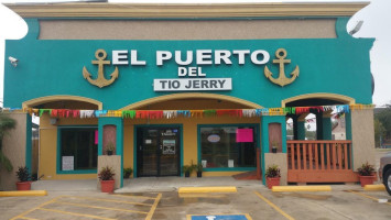 El Puerto Del Tio Jerry outside