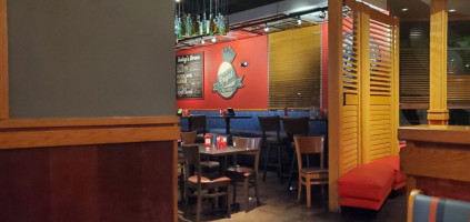 Red Robin Gourmet Burgers And Brews food