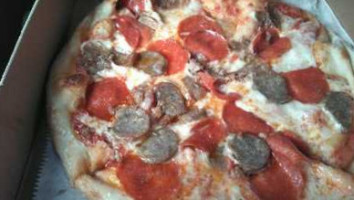 Siracusa's New York Pizzeria food