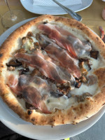 Lo Squalo Pizzeria food