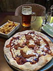 The Wellington Pizza Pub food