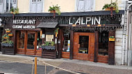 L'alpin outside