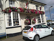 The Watts Arms outside