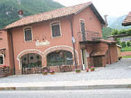 Il Farinello outside