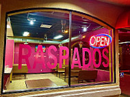 Raspados Esmeralda outside