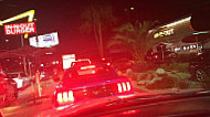 In-n-out Burger outside