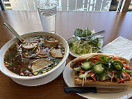 4 Sisters Pho food