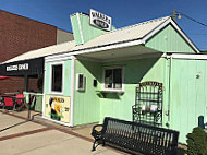 Walker's Diner outside