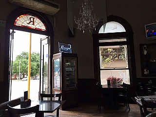 Rigoletto Cafe Del Teatro