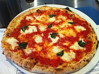 Famoso Neapolitan Pizzeria