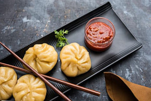 Majestic Momos