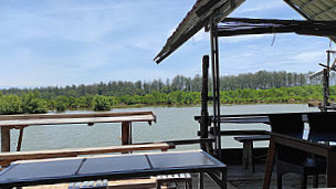 Muara Jenggalu Resto