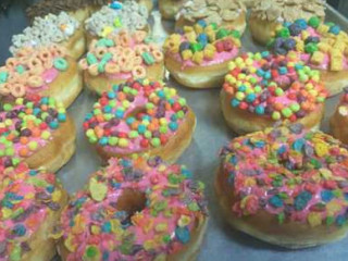 Tom's Donut Shop