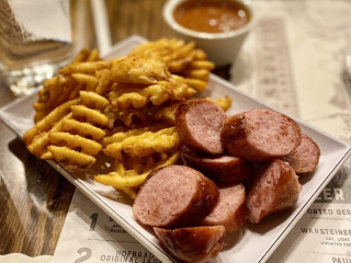 Schmidt’s Restaurant und Sausage Haus