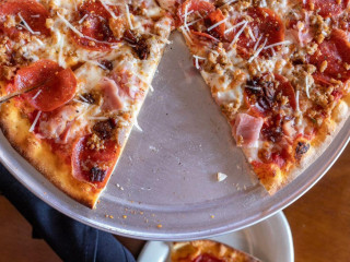 Cadillac Pizza Pub