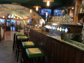 Kelly's Irish Pub