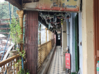 Tripty's Bar And Restaurant