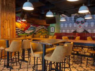 Broken English Taco Pub