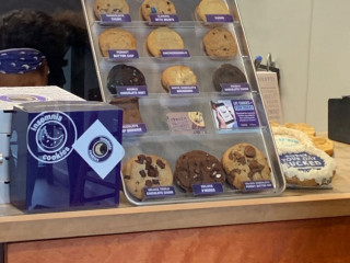 Insomnia Cookies