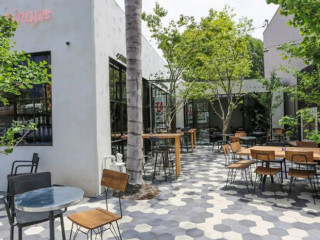 Zinque West Hollywood