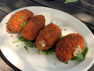 Six Degrees Bar Restaurant