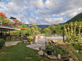 La Petite Auberge De Niaux