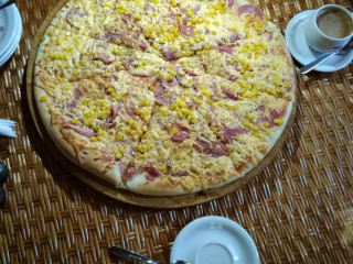 Femili Pizza