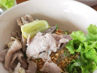 ร้านบ้านก๋วยเตี๋ยวสามพี่น้อง