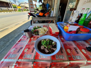 ร้านก๋วยเตี๋ยวเรือเฝอ อำเภอจุน