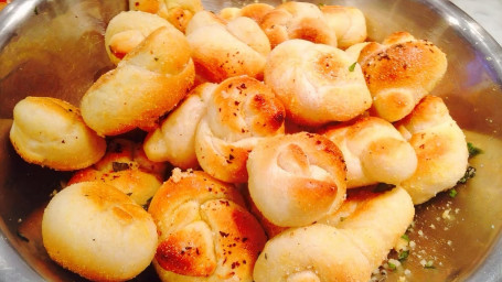 Garlic Knots (4 For)