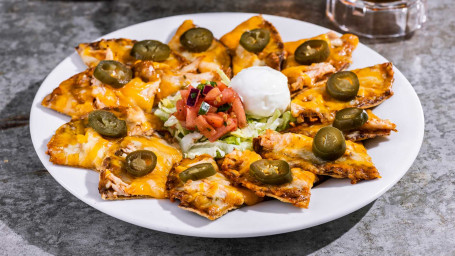 Classic Nachos With Chicken