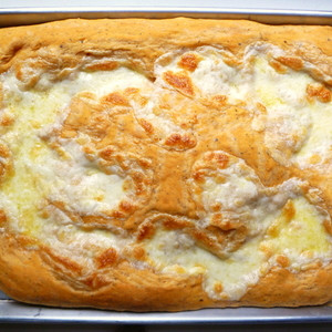 Cheesy Bread Pizza (1/2)