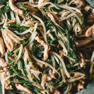 Chicken With Bean Sprouts