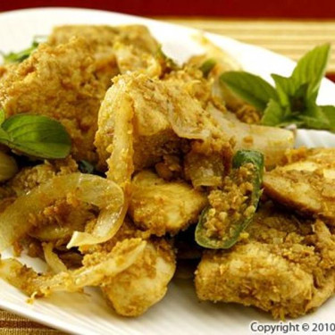 Stir-Fried Chicken With Lemongrass